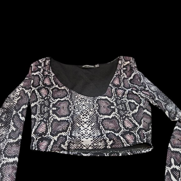 PrettyLittleThing Snake Print Long Sleeve Crop Top – Size 6 – Statement Clubwear - Picture 1 of 3